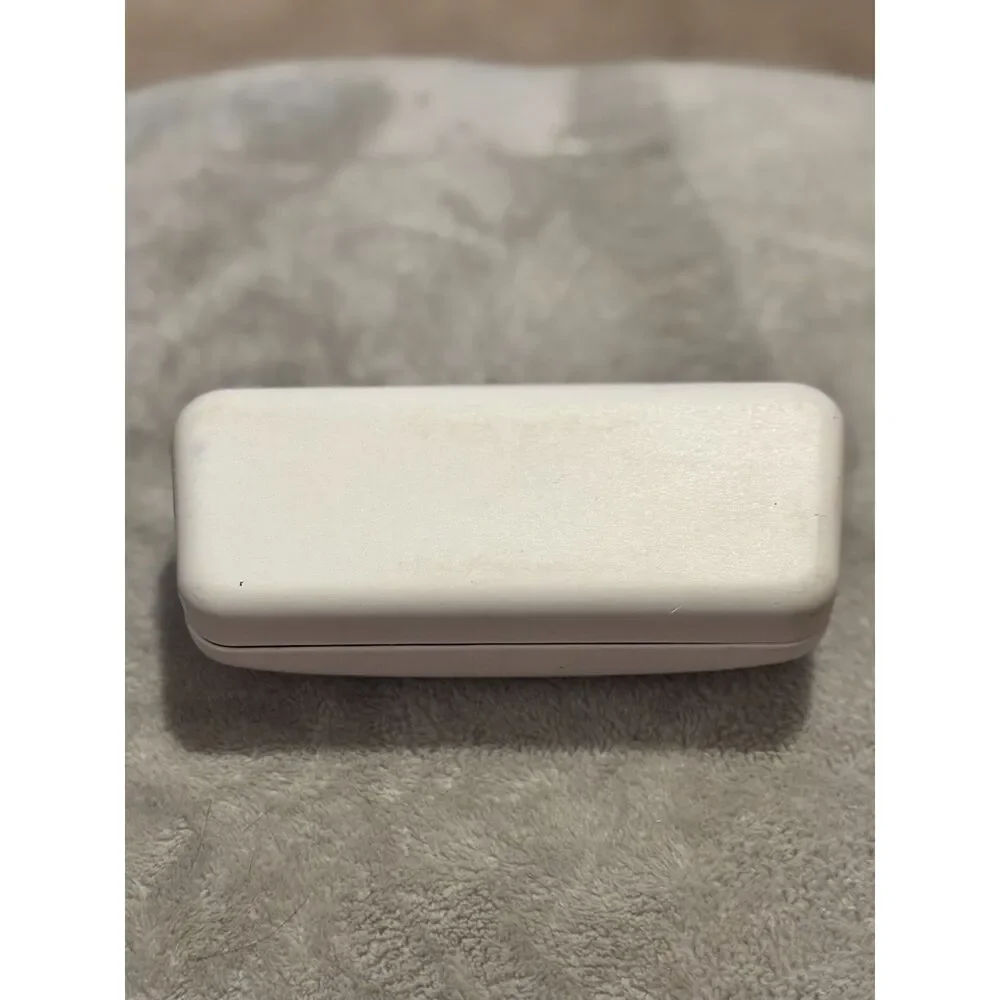 Genuine Calvin Klein White Hardshell Clamshell Eyeglass / Sunglass Case